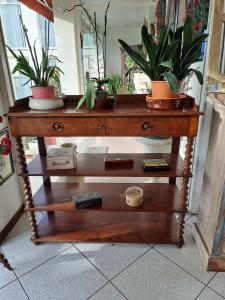 Etagere - estante em mogno