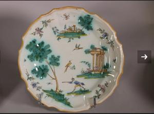 Piatto in maiolica , manifattura Ferniani Faenza , XVIII secolo VENDUTO 