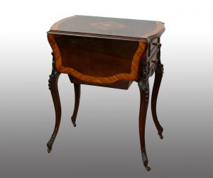 Tavolino da lavoro antico Napoleone III in legni esotici pregiati. Francia XIX secolo.