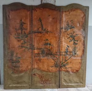Biombo veneziano de dupla face pintado com cenas chinesas.
