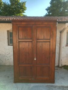 Armadio, armadietto . 140lx61x 203h