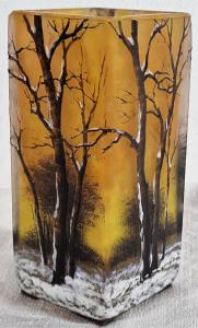 129) Vase aus Glaspaste, signiert Daum Nancy.