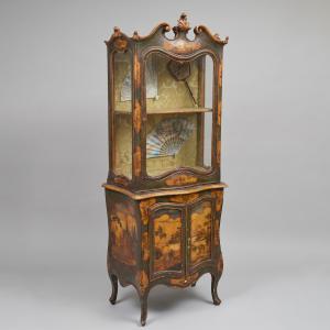 Vetrina veneziana, stile Luigi XV, in legno laccato, inizi del XX secolo