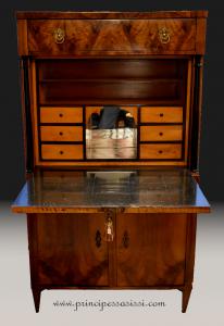 Vienna 1820 c.a Mirabile  secretaire viennese della prima fase del periodo biedermeier in condizioni d'integrità