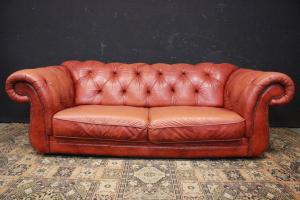 Originales Chesterfield Club 4-Sitzer Sofa aus orangefarbenem Leder