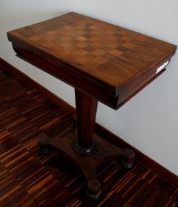 Antiga mesa de jogo Regency de 1800 em madeira de jacarandá com tabuleiro de xadrez