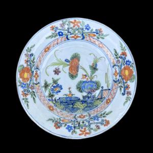 Piatto in maiolica con decoro al garofano.Manifattura Ferniani,Faenza.