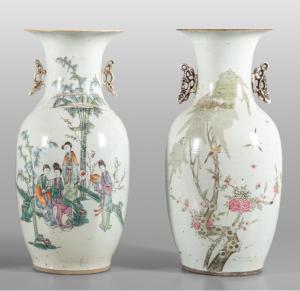 Paar polychrome Porzellanvasen mit Henkeln, China, 20. Jahrhundert.