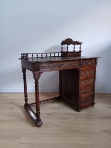 Neo-Renaissance walnut desk - writing desk - lectern - 100 cm - late 19th century