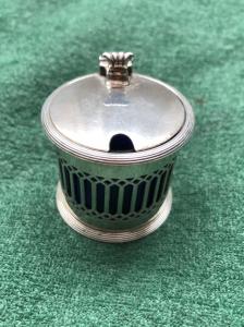 Silver sauce boat with openwork geometric motif. Chester, England. 1911.