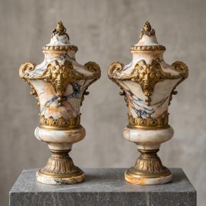 Par de jarrones de mármol y bronce dorado. Fundición Susse Frères, París, siglo XIX. - Foto 5