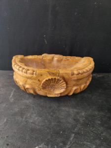 Bellissima acquasantiera in marmo giallo reale - 33 x 24 cm