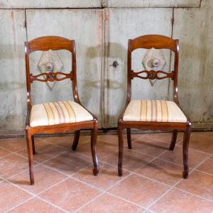 Cadeiras de nogueira estofadas
