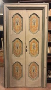 PTS621 - N. 3 porte a due battenti in legno laccato, complete di telaio, epoca '700, luce cm L 87 x H 202