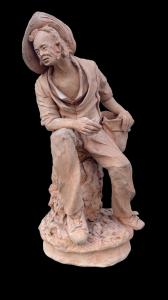 Scultura in terracotta raffigurante un personaggio maschile con cappello.Firma Lillo Nicotra.Caltagirone 1976.