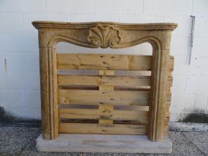 Camino in marmo con conchiglia giallo Siena Napoleone III fine 1800 Piemonte