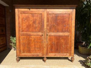 Antiker großer Schrank/Speisekammer, Buffet aus dem 19. Jahrhundert, Fichte, rustikal natur. Maße 200 x 50 cm, Höhe 195 cm