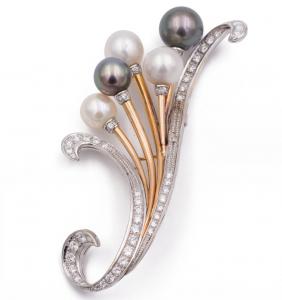 Large two-tone gold brooch with diamonds and pearls