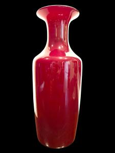 Vaso in vetro incamiciato opalino rosso e lattimo. Tomaso Buzzi,Venini.Murano.