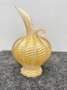 Vasetto in vetro pesante cordonato oro con piccola presa circolare e beccuccio allungato.Barovier & Toso.Murano.