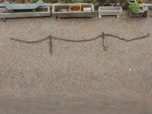 6 meters of cast iron garden chain with two posts from the 1800s