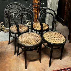 PANC181 - N. 4 sedie Thonet originali con seduta in paglia di Vienna, XX secolo, misure cm L 38 x P 38 x H 88 ( H seduta cm 46)