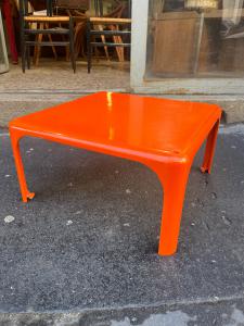 Tavolino Vico Magistretti per Artemide 