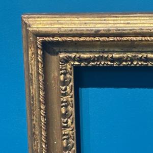 Antiga moldura em folha de ouro do século XVIII. Dim. 60 x 60 (útil 50,50 x 37,50)