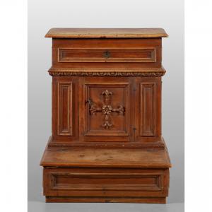 Walnut kneeling desk, Louis XIV style, Emilia, 17th century.