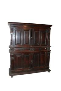 Maestosa credenza italiana del 1500 Rinascimento in legno di noce con Bambocci