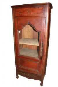 Französische Vitrine im provenzalischen Stil aus Nussbaumholz, mittlere Größe, 1800