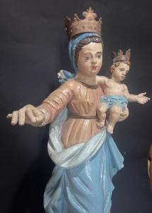 Polychrom bemalte Holzskulptur: Madonna mit Kind - Foto 9