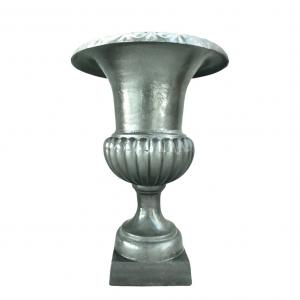 Par de grandes vasos de ferro fundido para exterior (foram jateados e repintados).