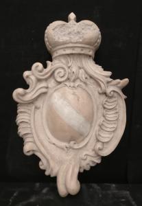 Elegante stemma araldico veneziano finemente intarsiato - 60 x 39 cm - Marmo Rosa asiago e Carrara - xx secolo