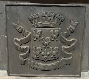 P240 - Placa de lareira em ferro fundido, medidas cm L 73 x A 69