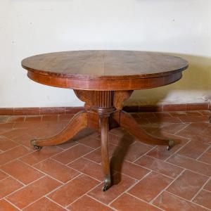 Round table in blond walnut