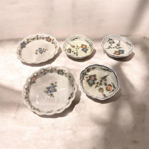 Due ciotoline e 3 sotto bicchieri in maiolica , manifattura Antonibon, XVIII secolo