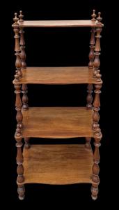 Etagere de nogueira com quatro prateleiras. Período Luís Filipe.