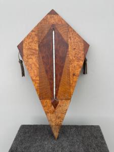 Termômetro em nogueira (várias madeiras) em estilo Art Déco.