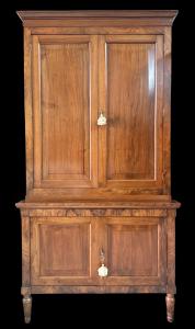 Credenza doppio corpo in radica di noce. Periodo Carlo X.