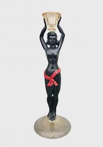Candeliere in vetro soffiato con figura femminile neoclassica policroma e foglia oro.Emilio Nason presso A.Ve.M.Murano.