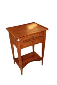 Nachttisch mit 2 Schubladen und Intarsien im französischen Louis-XVI-Stil aus dem 19. Jahrhundert aus Nussbaumholz