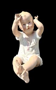 Figur Baby 'Piano Baby' aus Biskuitporzellan. Manufaktur Heubach, Deutschland.