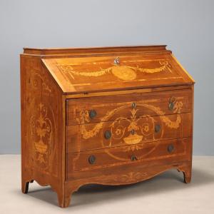 Walnut bureau with maple inlay, Piacenza, Mid-18th Century
