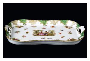 Small Vienna Manufactory porcelain tray from the 1800s, decorated in polychrome with gallant scenes.