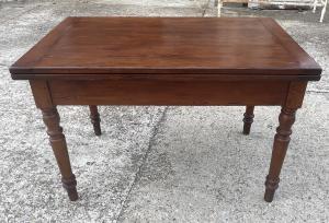 Drop-leaf table