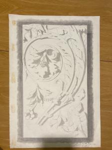 Desenho a lápis sobre papel representando um friso rococó. Assinatura: G.Bonora. Bolonha (assinatura também do presidente da escola, o pintor Raffaele Faccioli).