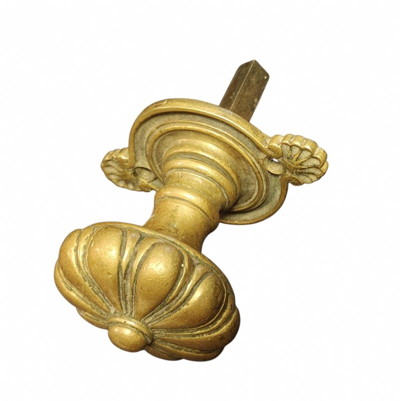 Gilt bronze door knob with gadroons