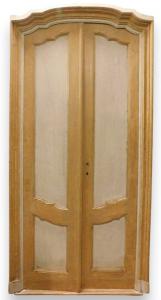 PTL397 - Porta em madeira lacada, arqueada, com aro, época de 1700, medidas da luz cm L 105 x A 222