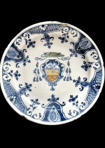 Majolica plate with ‘Rouen’ decoration and coat of arms. Signature by Luigi Levantino, Savona.